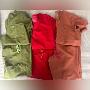 FIGS Ultra Bundle 3 Sets 
Pop Red - Terracotta - Olive